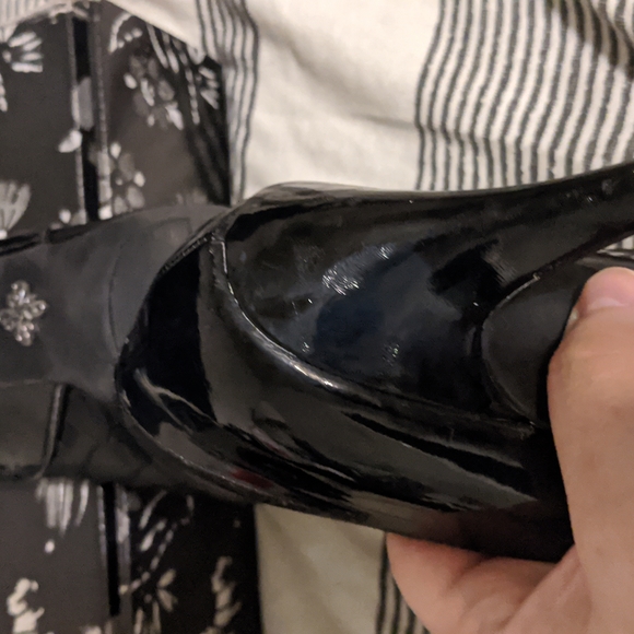 Vera Wang Black Heels - Picture 8 of 9